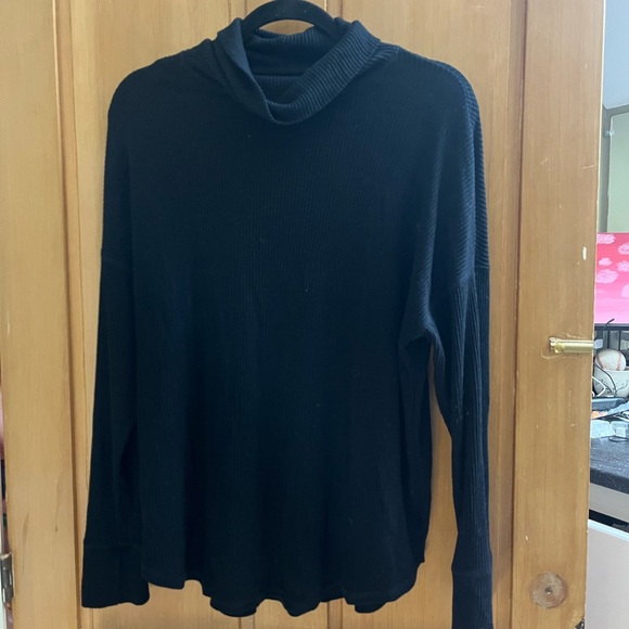 American Eagle Turtleneck Bundle - Picture 2 of 5